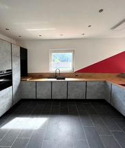 Küche - Beton und Holzoptik Sägerau