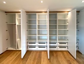 Kleiderschrank 7-Türig -  offen