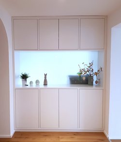 Flurkonsole in Wandschrank integriert