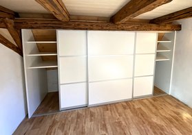 Angepasster Dachschrägenschrank