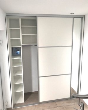 Garderoben-Schrank - geschlossen