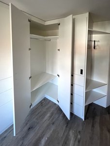 Einbau-Eckschrank-System