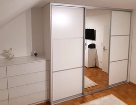 Kleiderschrank mit Spiegel