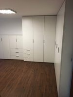 Wandschrank und Kommode